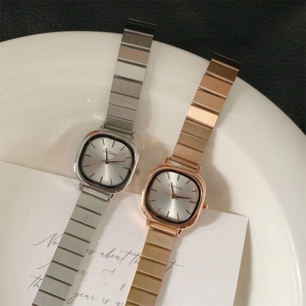 Nhìn chung, mẫu “Minimalist Square” mang đến một sự cân bằng tốt giữa chi phí, thiết kế đơn giản và tính năng phù hợp cho môi trường công sở. (Ảnh 5)