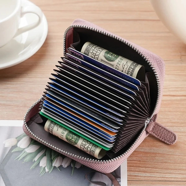 Da bò thật (genuine leather) thường được đánh giá cao về độ bền và cảm giác cầm chắc. (Ảnh 2) Da bò thật (genuine leather) thường được đánh giá cao về độ bền và cảm giác cầm chắc. (Ảnh 2)