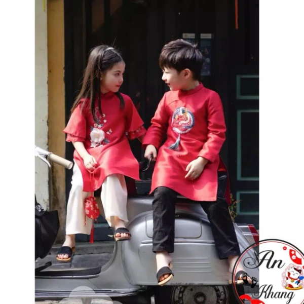 Thực tế, nhiều cửa hàng may áo dài trẻ vẫn chưa áp dụng tiêu chuẩn kỹ thuật cao cho viền. (Ảnh 2)