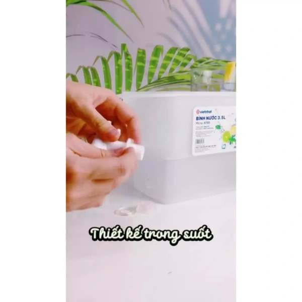 Vòi trên bình đựng trong tủ lạnh: tiện lợi buổi sáng, phiền toái khi đêm đến - Ảnh 1 Vòi trên bình đựng trong tủ lạnh: tiện lợi buổi sáng, phiền toái khi đêm đến - Ảnh 1