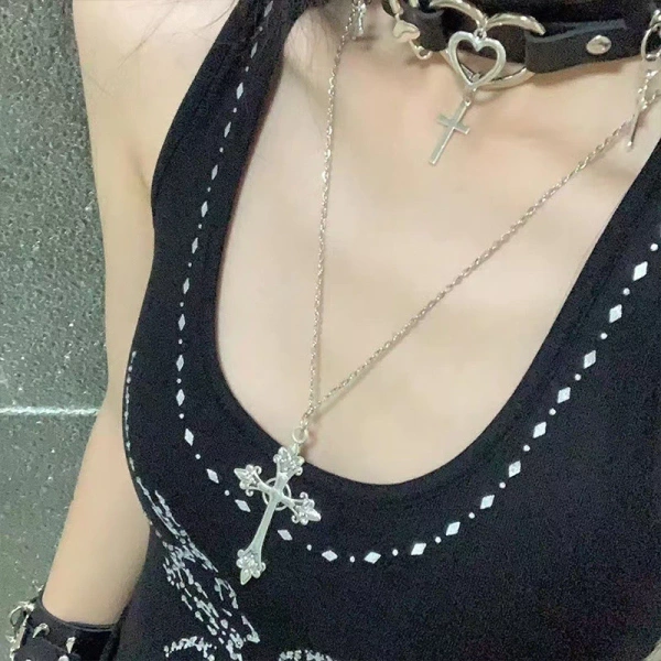 Quà tặng không chỉ là một món đồ vật; nó còn là lời truyền tải cảm xúc, sự quan tâm và ý nghĩa. (Ảnh 5) Quà tặng không chỉ là một món đồ vật; nó còn là lời truyền tải cảm xúc, sự quan tâm và ý nghĩa. (Ảnh 5)