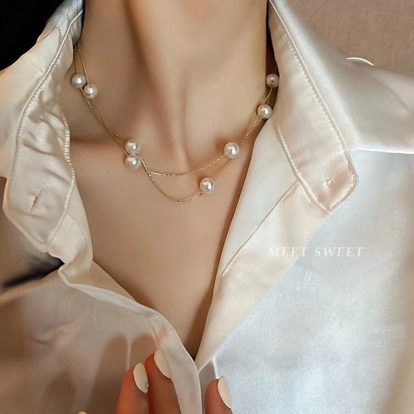 Để duy trì vẻ đẹp và chức năng bảo vệ của choker, người dùng cần thực hiện một số bước bảo quản đơn giản, đồng thời không quên chăm sóc làn da cổ ngay sau khi tháo vòng. (Ảnh 3) Để duy trì vẻ đẹp và chức năng bảo vệ của choker, người dùng cần thực hiện một số bước bảo quản đơn giản, đồng thời không quên chăm sóc làn da cổ ngay sau khi tháo vòng. (Ảnh 3)