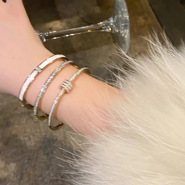 Vòng đeo tay bằng vải dù nhẹ sang trọng cho nữ: Khi sự tinh tế phải đối mặt với thời tiết bất ngờ - Ảnh 5