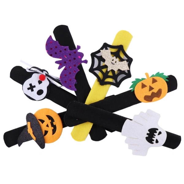 Vòng tay Halloween trông dễ thương, nhưng việc tháo rời trong bữa tiệc lại gây bất ngờ khó chịu. - Ảnh 3