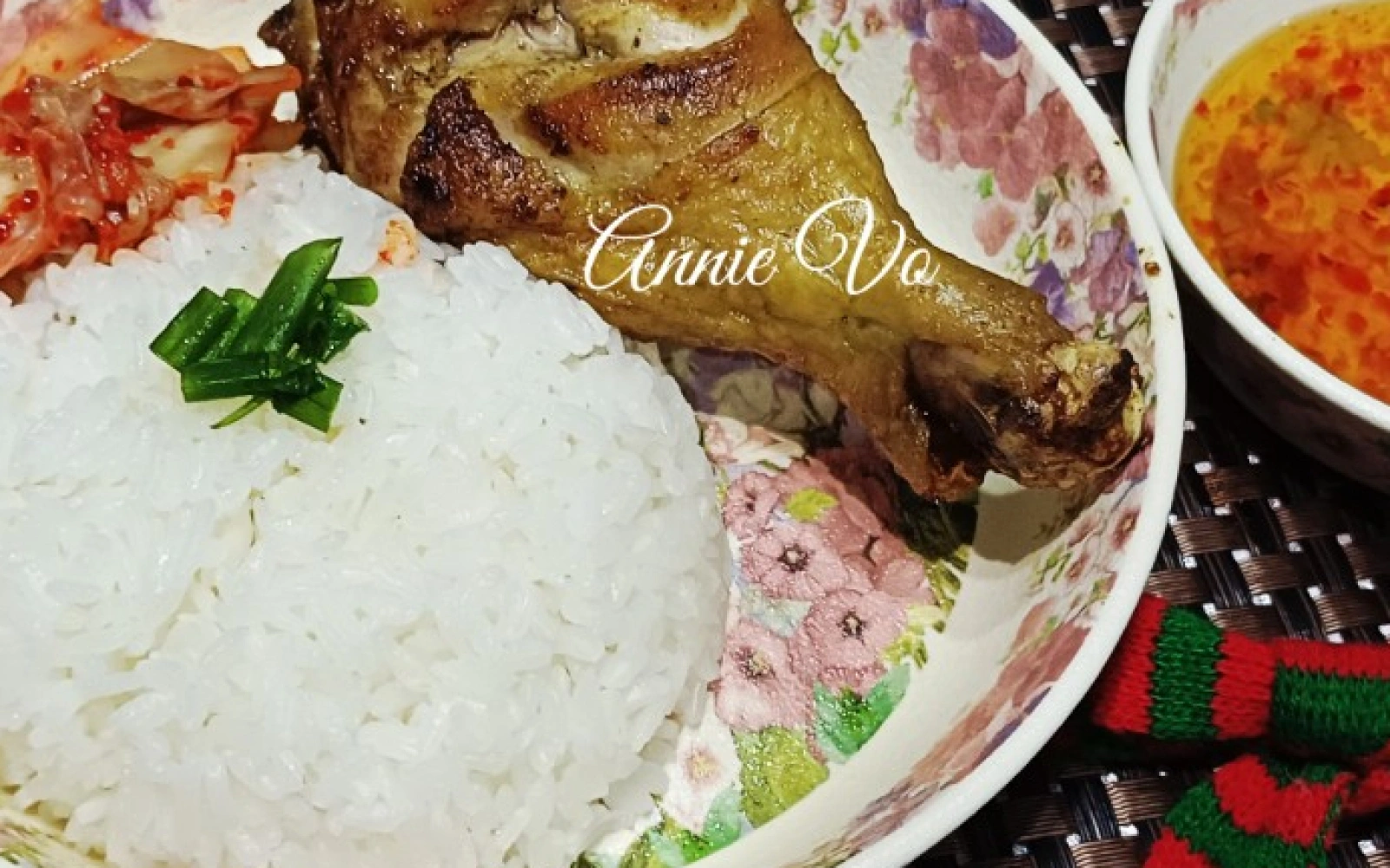 Cơm gà chiên giòn – Gà rán giòn tan ăn kèm cơm nóng