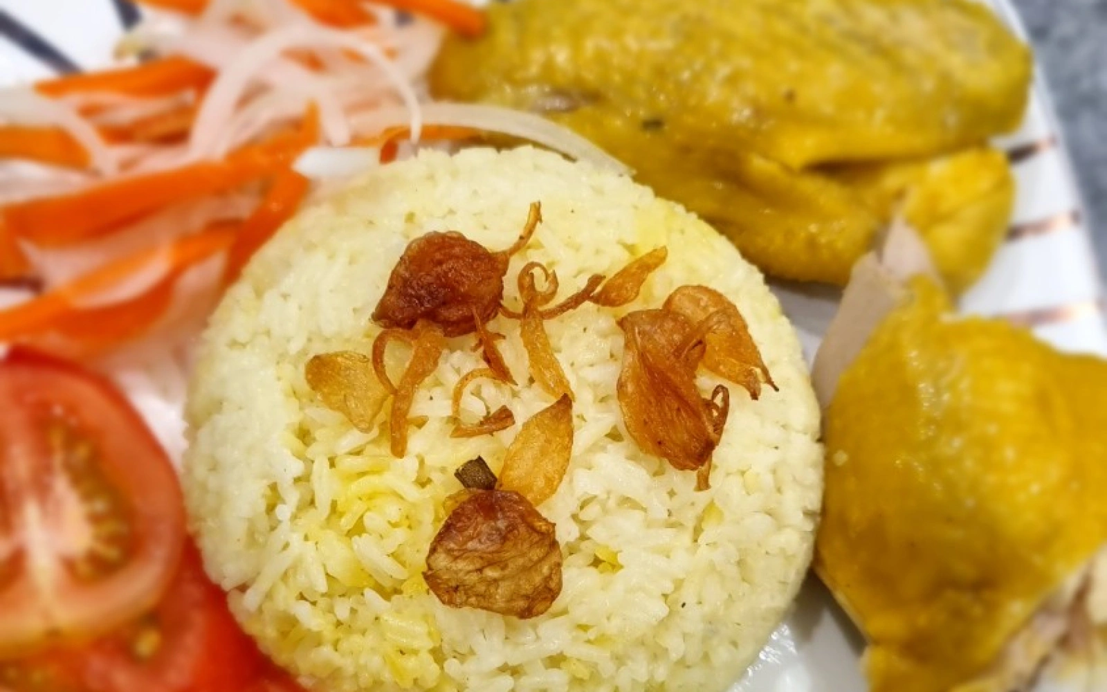 Cơm Gà Từ Nước Luộc Gà Và Mắm Gừng Giã Tay