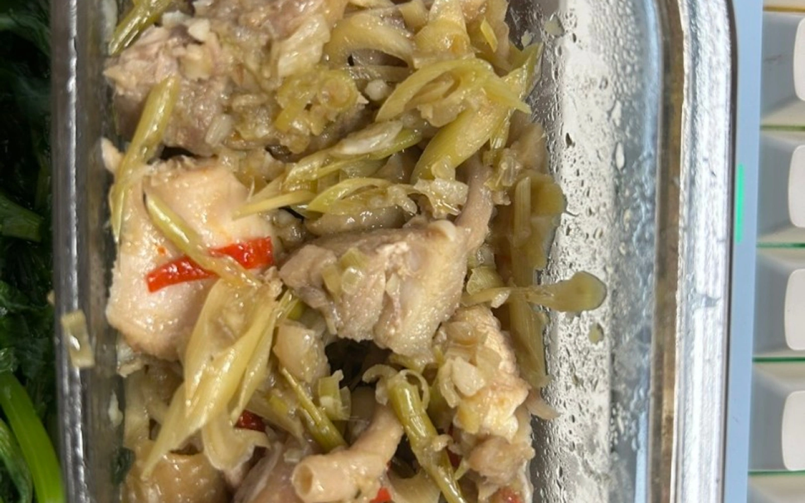 Gà xào sả ớt