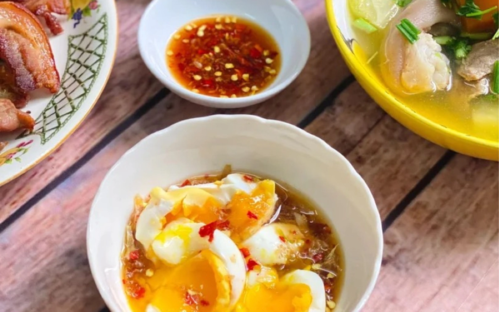 Trứng Gà Luộc – Món Lòng Đào Đơn Giản, Ngon Tuyệt