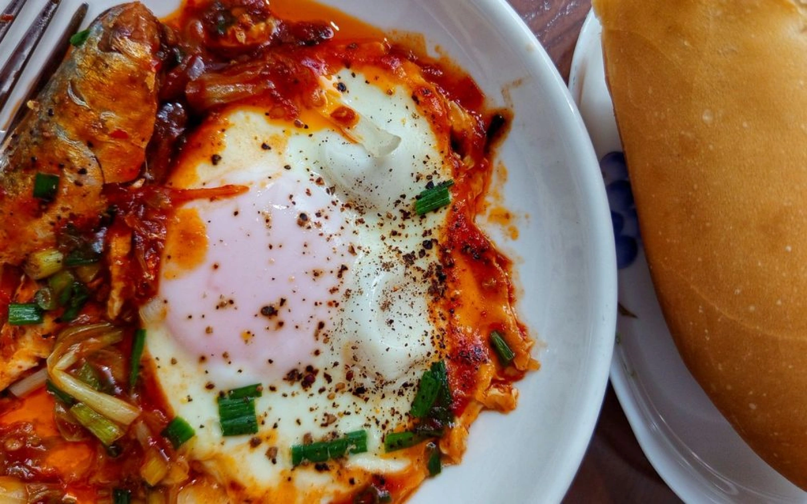 Bánh mì cá hộp ốp la