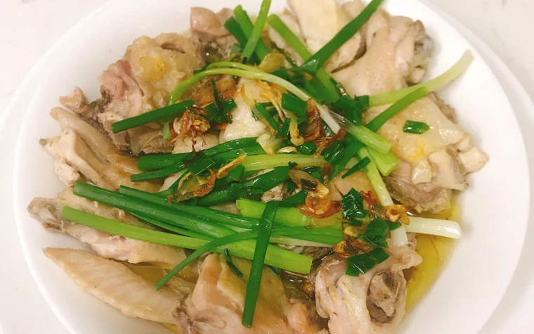 Gà hấp hành gừng