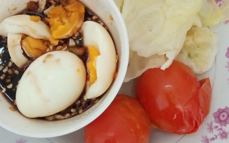 Rau luộc và Trứng luộc
