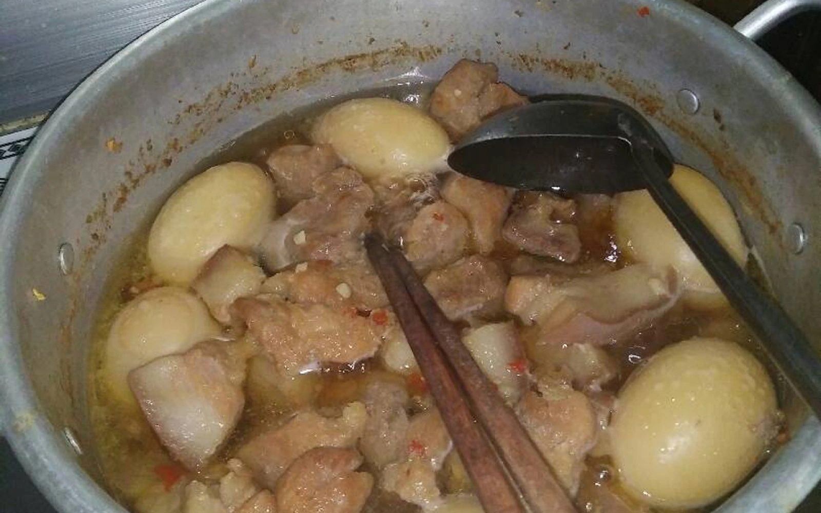 Thịt kho hột vịt