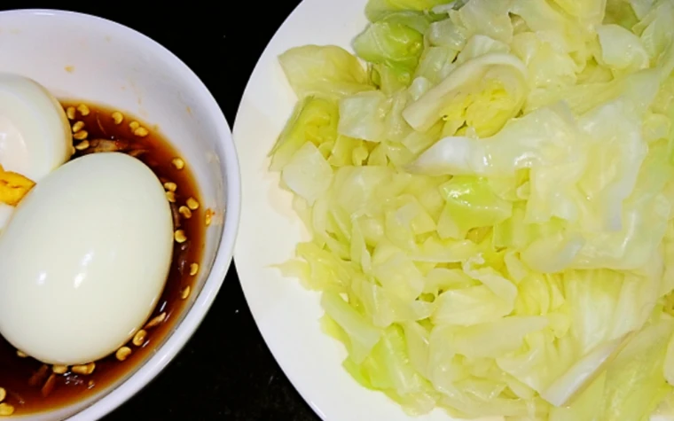 Trứng luộc - bắp cải luộc