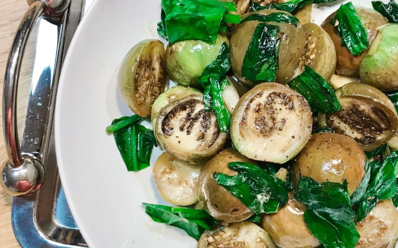 Cà Thái Xanh Xào Lá Tỏi Gấu