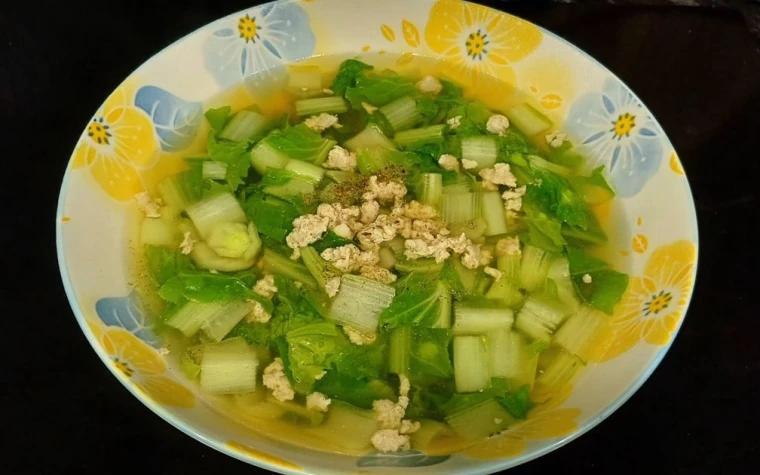Canh cải xoăn nấu miso