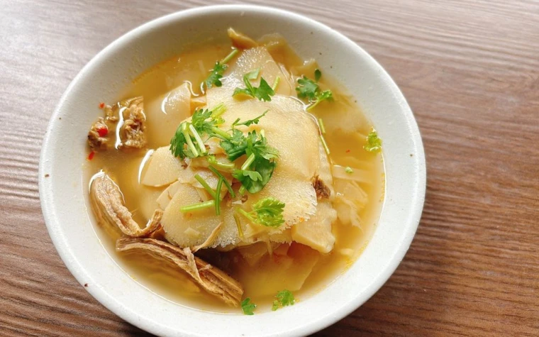 Cách làm Canh Măng Củ Tươi – Món súp thanh mát cho bữa ăn