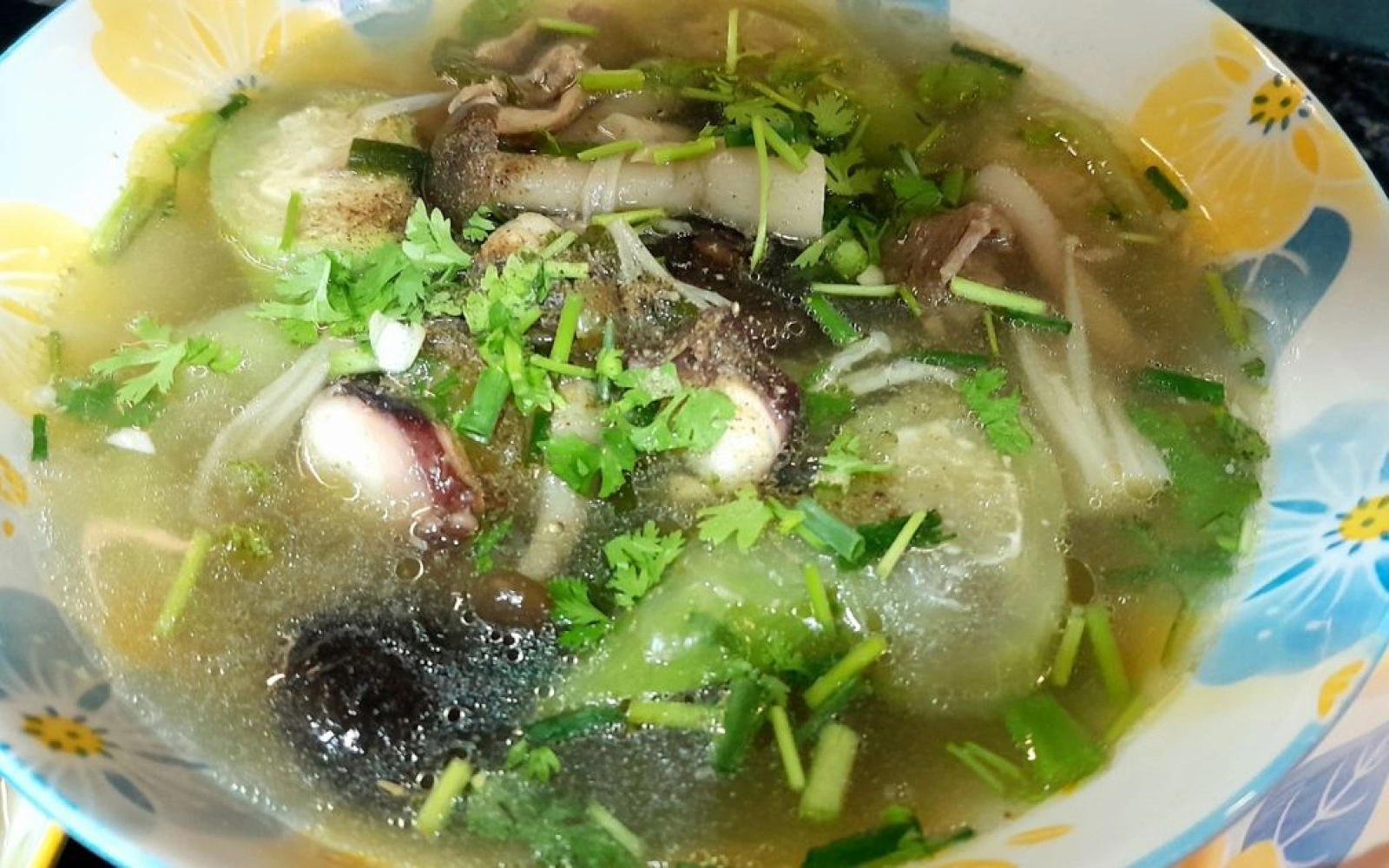 Canh mướp nấu nấm
