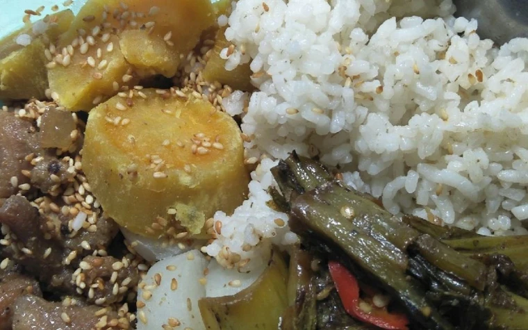 Cách làm Cơm sinh viên – Món ăn nhanh gọn, đầy đủ dinh dưỡng cho sinh viên
