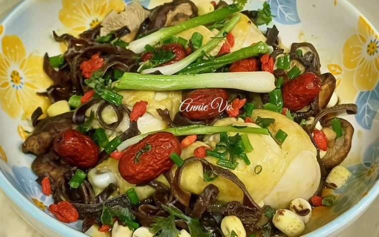 Đùi gà hấp ngũ sắc
