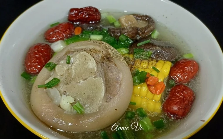 Giò heo hầm táo đỏ kỷ tử