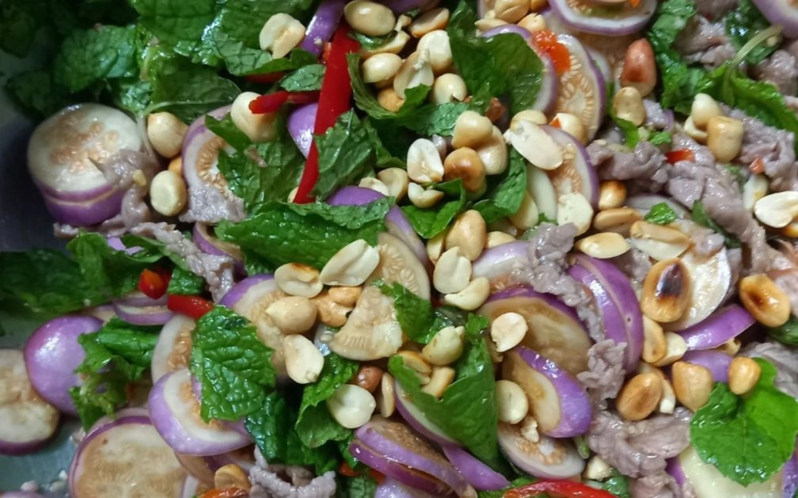Gỏi nộm bò cà pháo