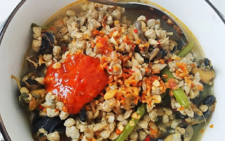 Mì ốc hến chua cay đậm đà