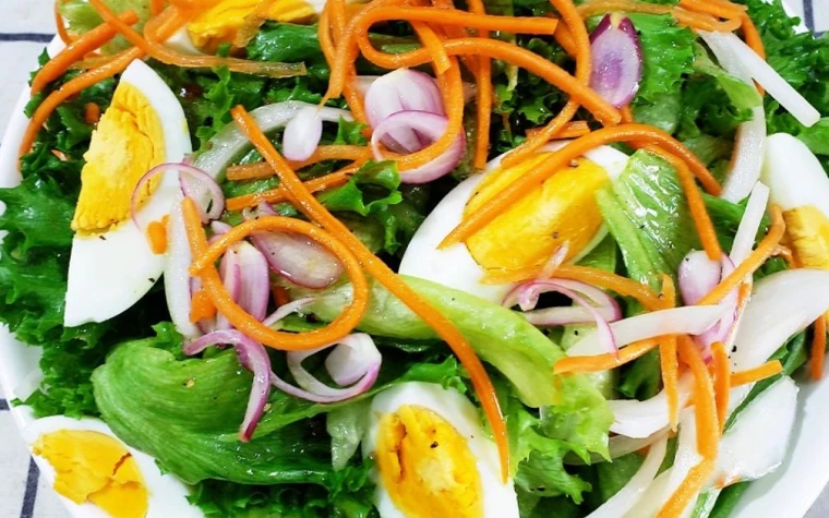 Cách làm Salad ngũ sắc trộn dầu ô liu