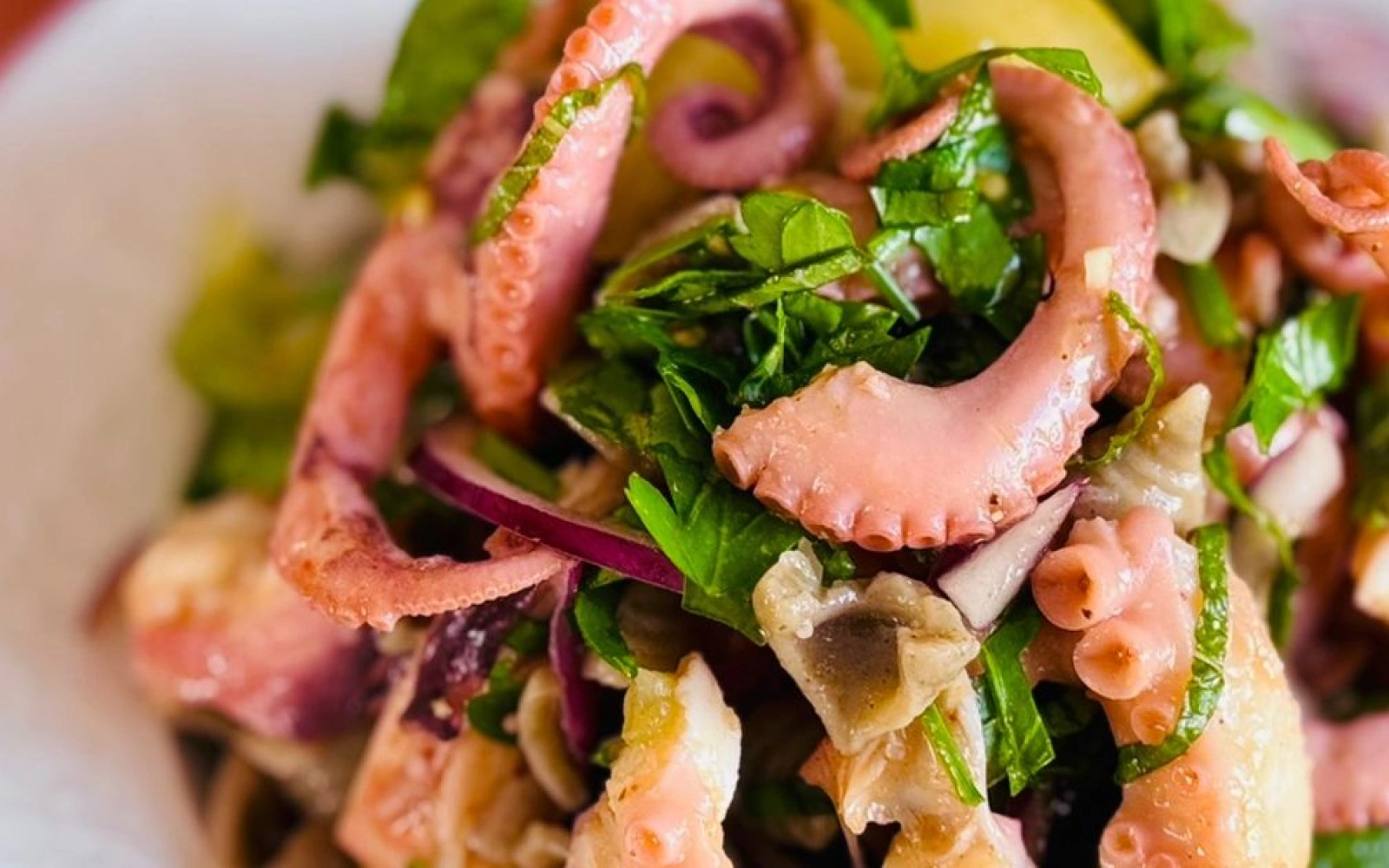 Cách làm Salad Râu Bạch Tuộc, Nui Sò & Cà Chua