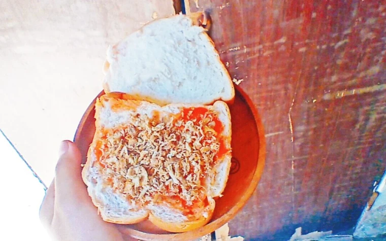 Sandwich ruốc heo