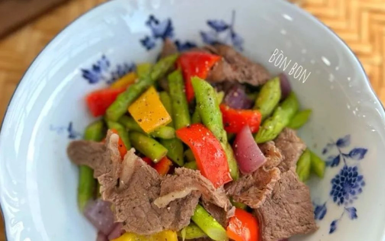 Thịt Bò Xào Măng Tây, Ớt Chuông