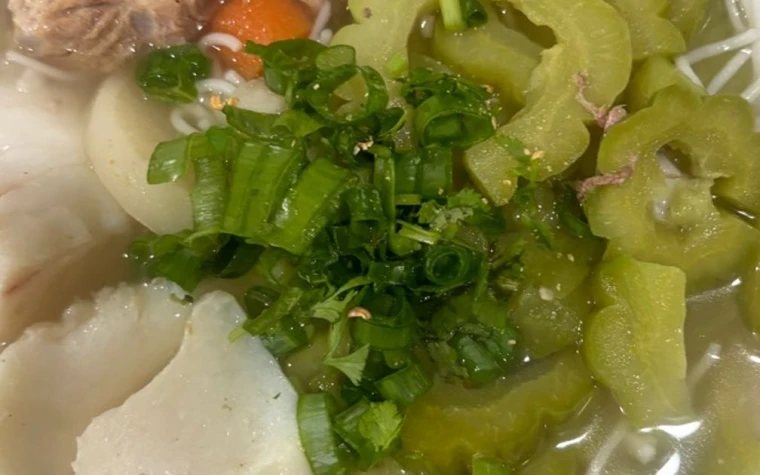 Bún cá tuyết nấu khổ qua