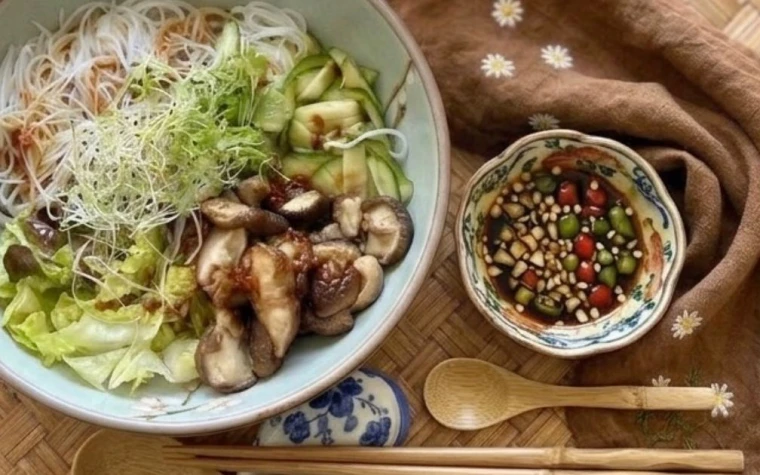 Bún Nước Tương Nấm Hương Nướng (Bún Trộn Chay)
