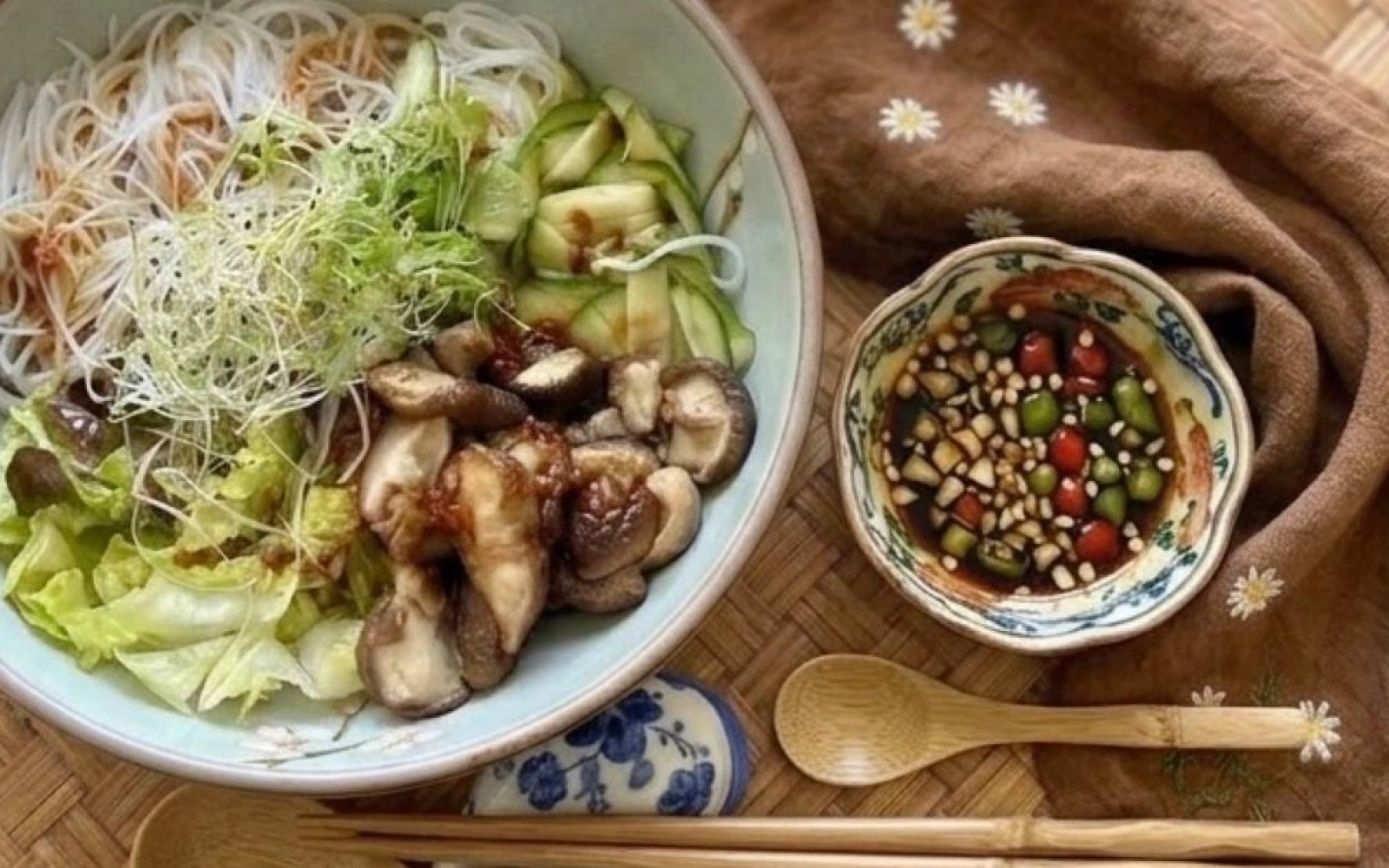 Bún Nước Tương Nấm Hương Nướng (Bún Trộn Chay)