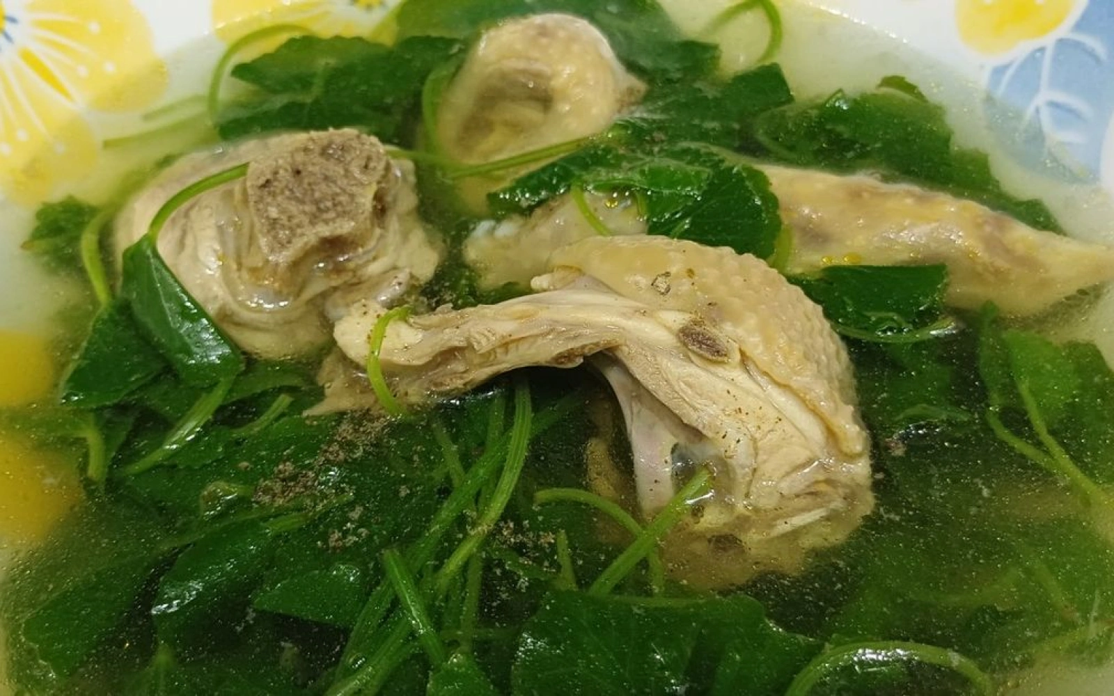 Canh rau má nấu gà