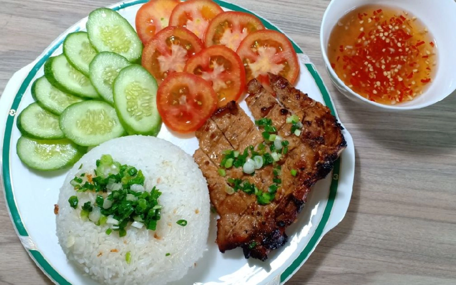 Cơm tấm sườn