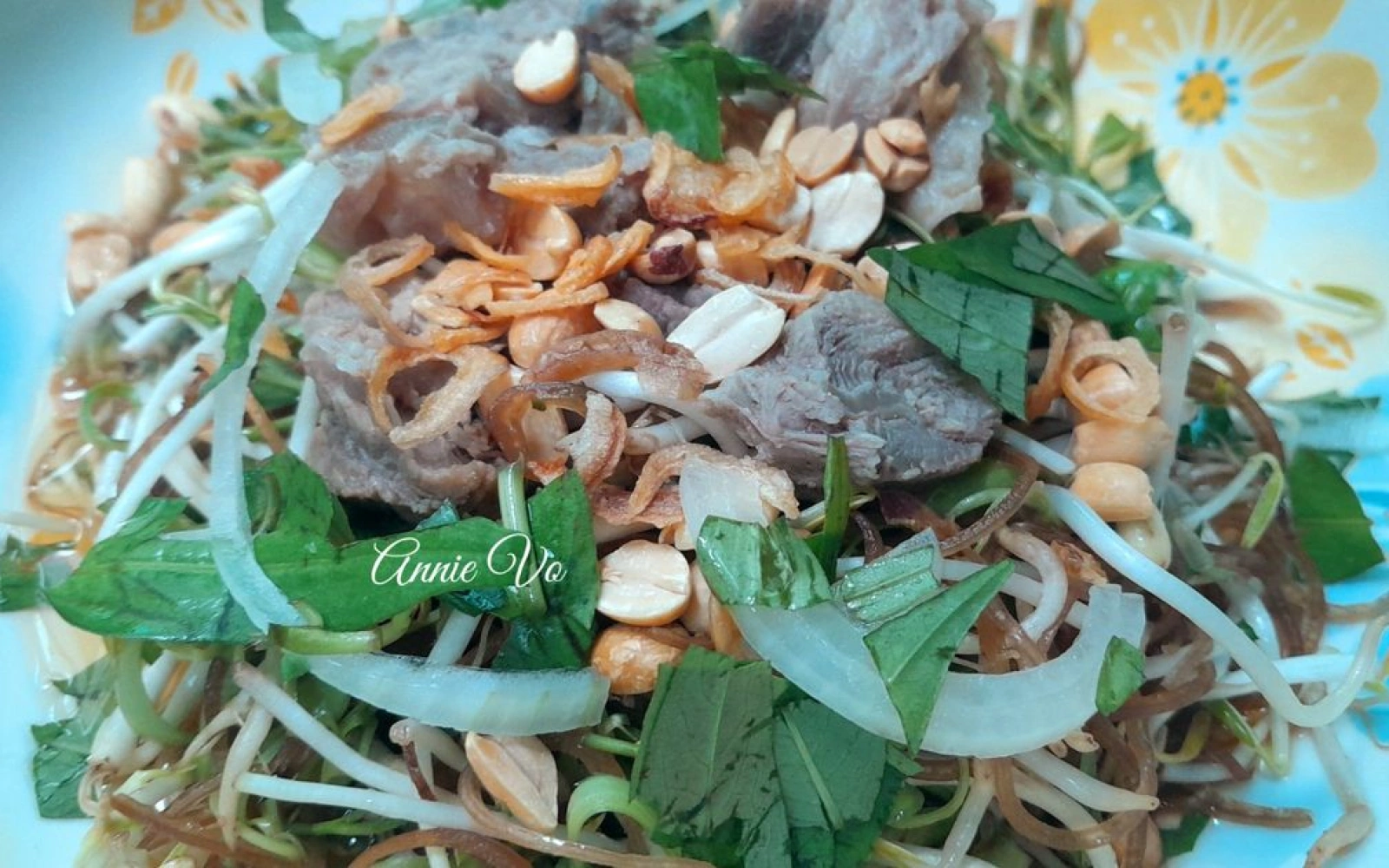 Gỏi gân bò rau muống