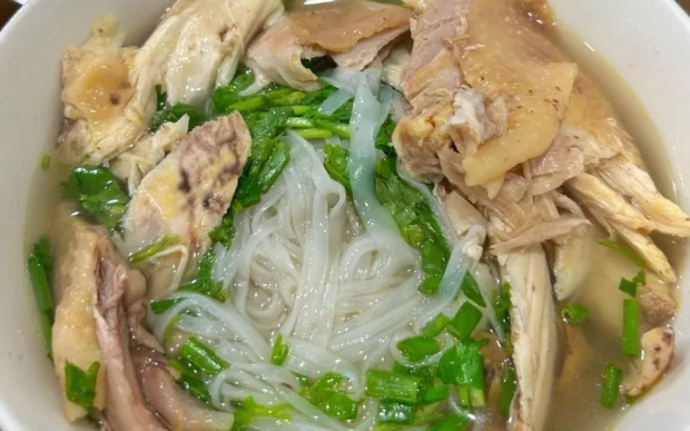 Mì Chũ Nấu Gà