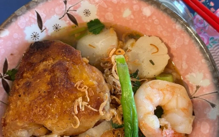 Mì hải sản gà giòn