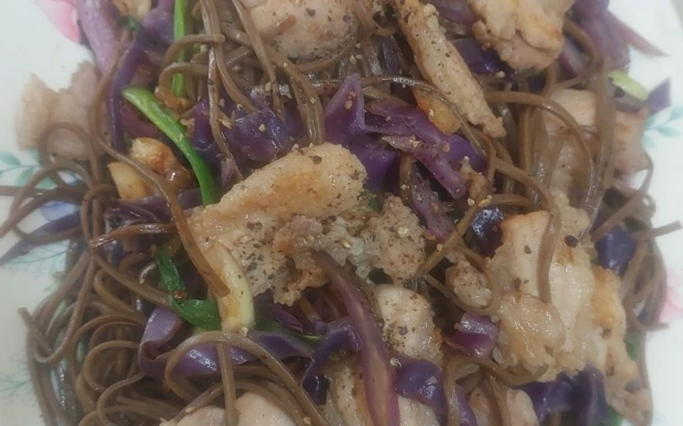 Mì soba xào thịt ba chỉ
