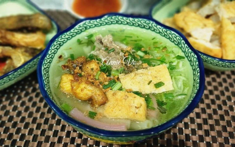 Nui rau củ nấu thập cẩm