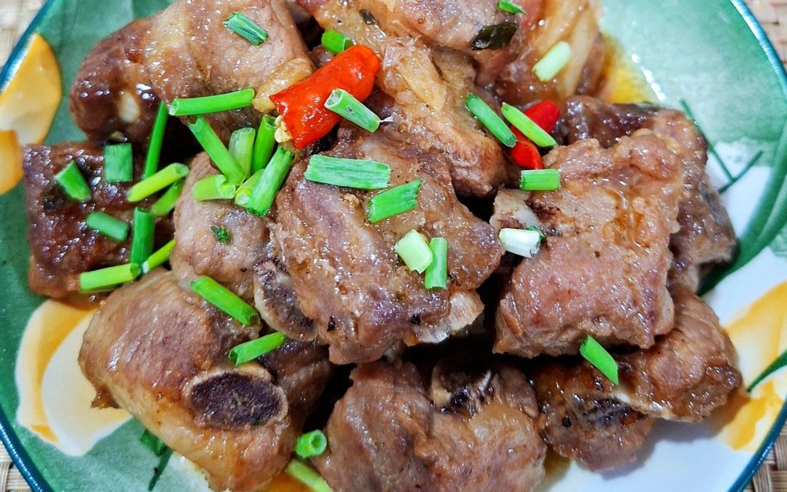 Cách làm Sườn Non Rim Mặn Ngọt – Món Thịt Thơm Lịm Đậm Đà