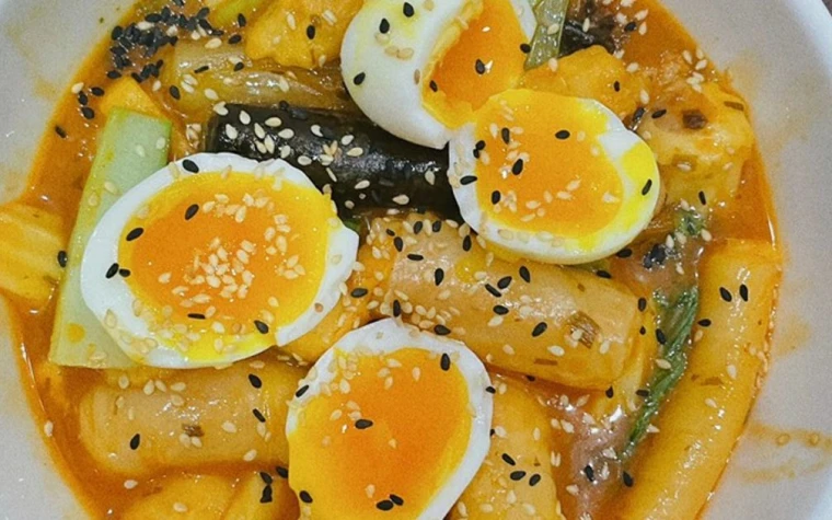 Bánh gạo cay bằng bánh tráng
