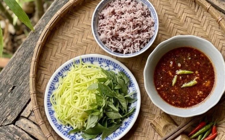 Bí Ngòi Chần Chấm Tôm Kho Mắm Ruốc Huế