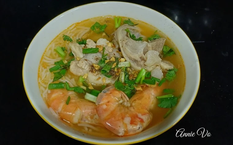 Bún Thái tôm giò heo
