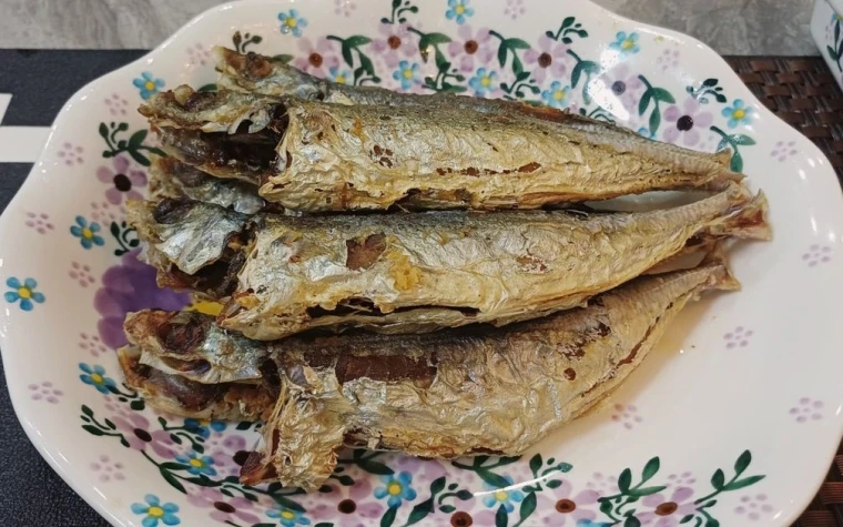 Cá nục chiên giòn