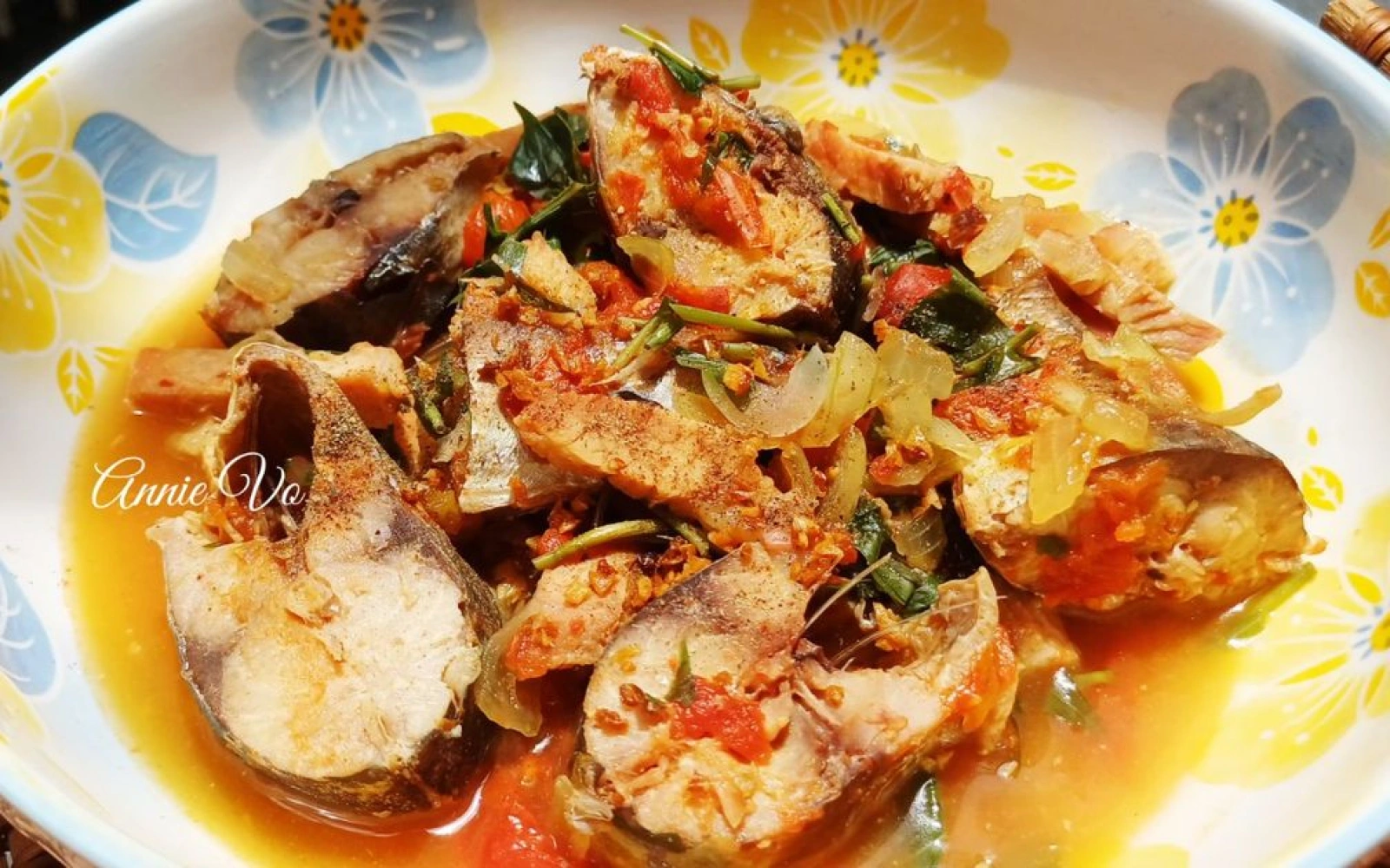 Cá nục kho cà chua