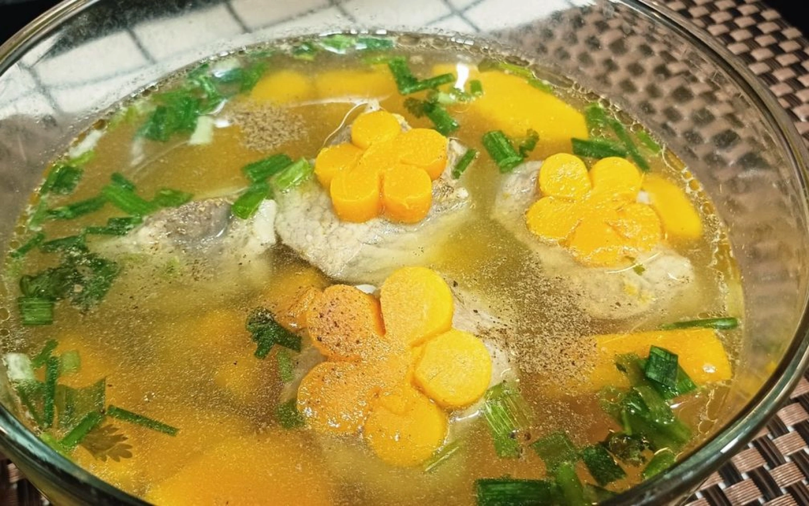 Cách làm Canh bí đỏ nấu sườn thơm ngon, bổ dưỡng