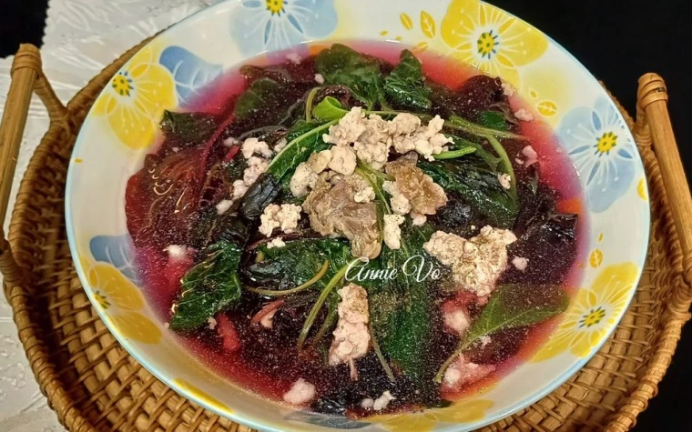 Canh rau dền nấu gân bò