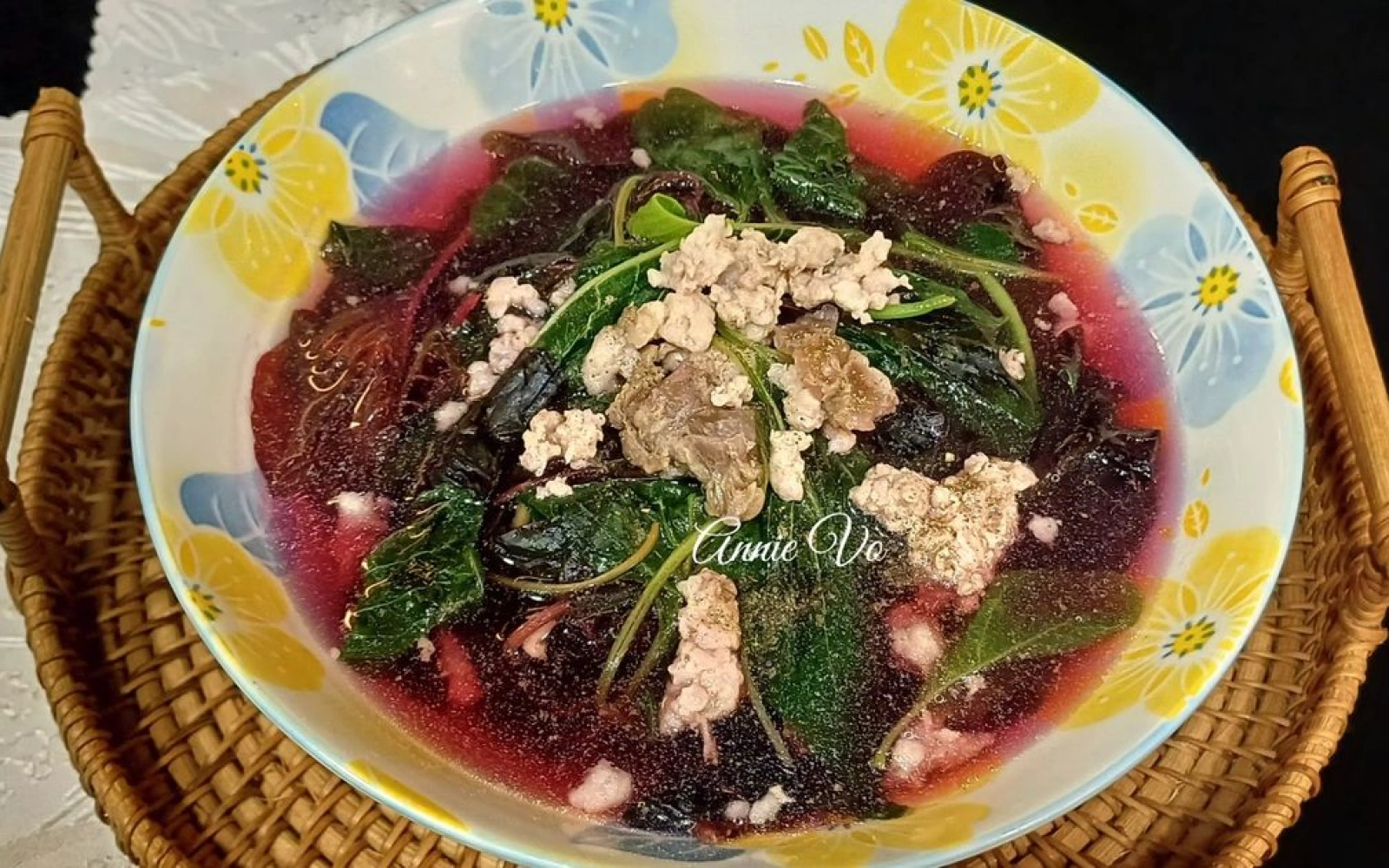 Canh rau dền nấu gân bò