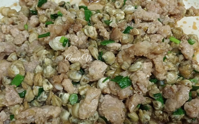 Hến và thịt xay xào mắm ruốc